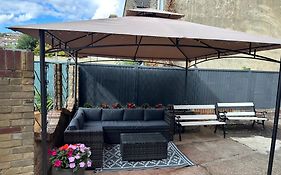 Stylish And Modern Apartment Close To Dover Port!
